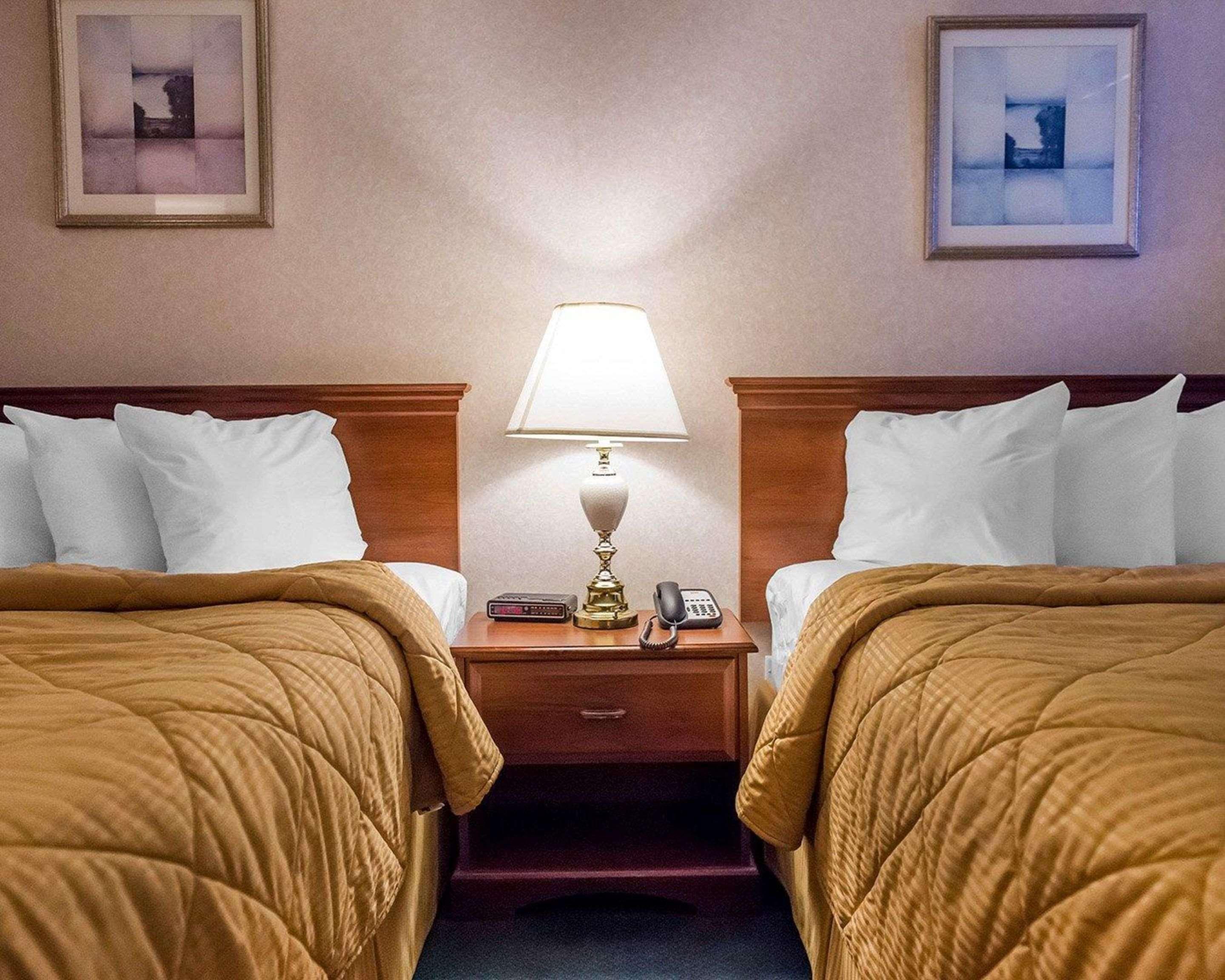 Econo Lodge Smiths Falls Esterno foto