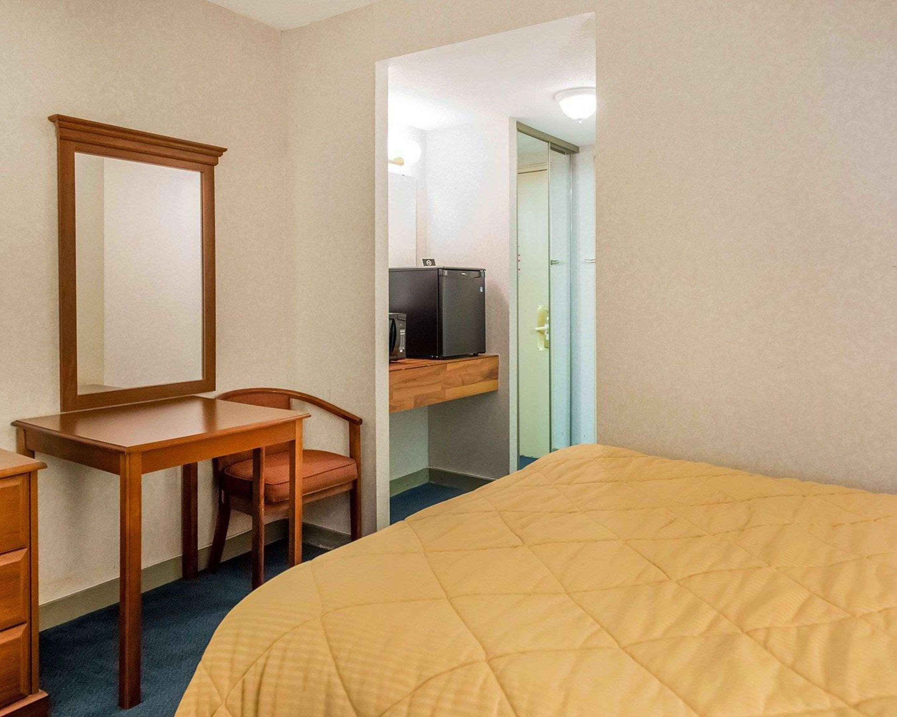 Econo Lodge Smiths Falls Esterno foto