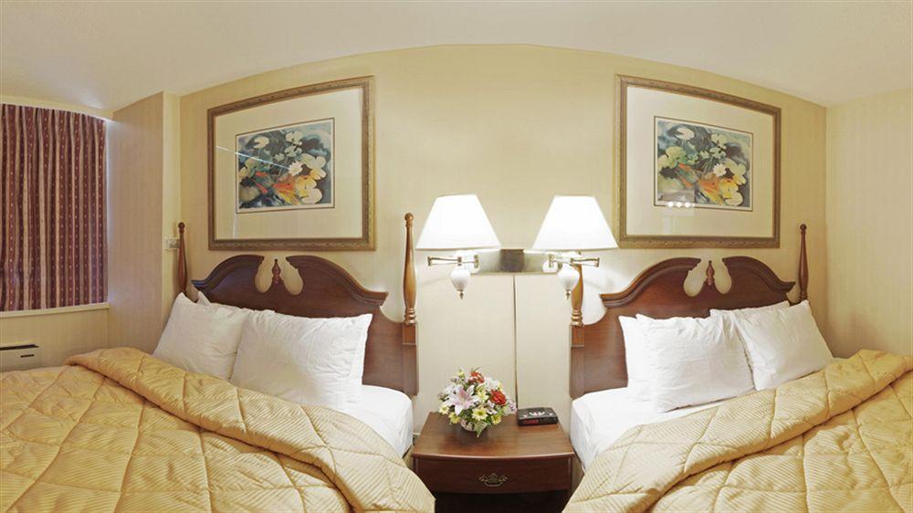 Econo Lodge Smiths Falls Esterno foto