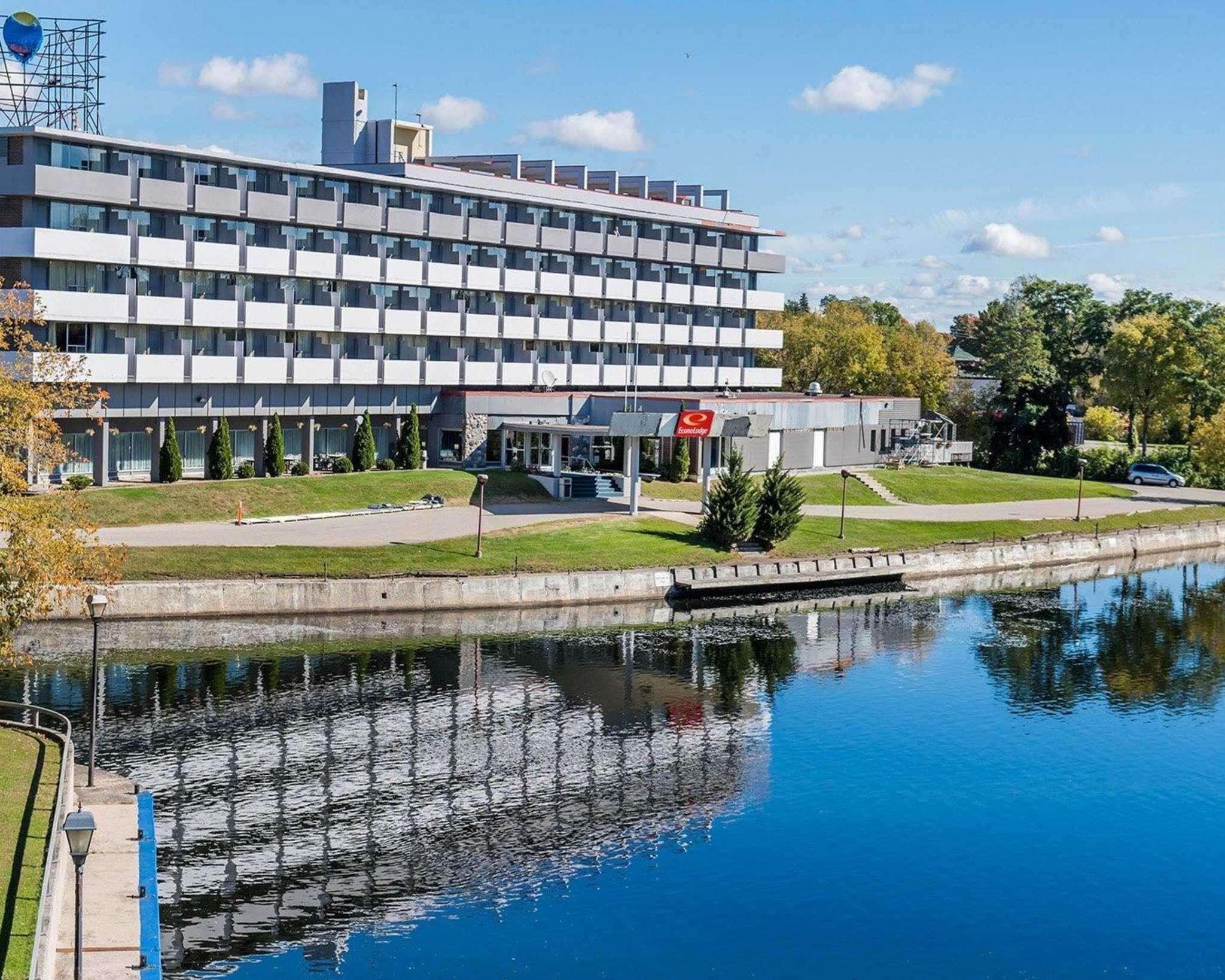 Econo Lodge Smiths Falls Esterno foto