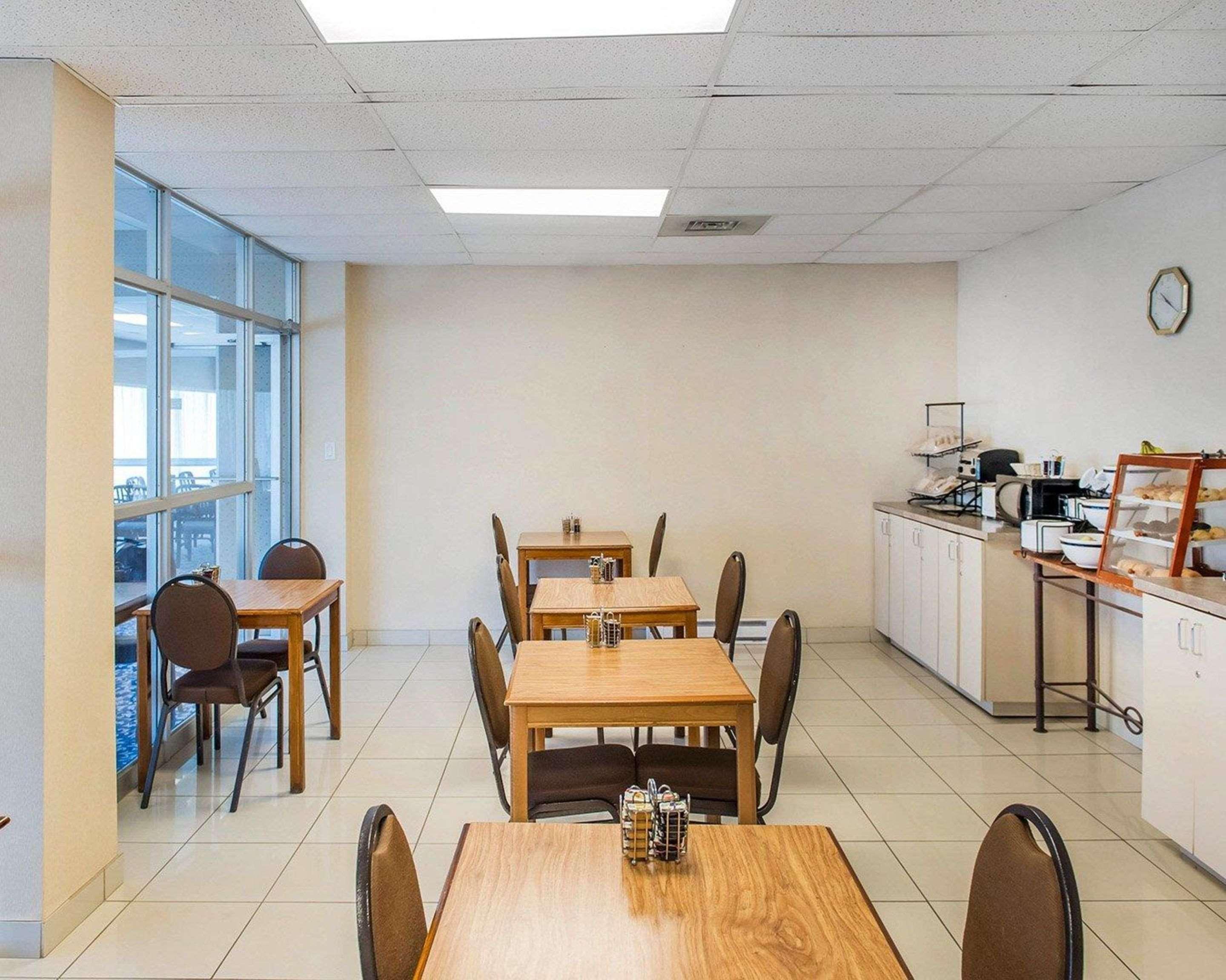 Econo Lodge Smiths Falls Esterno foto