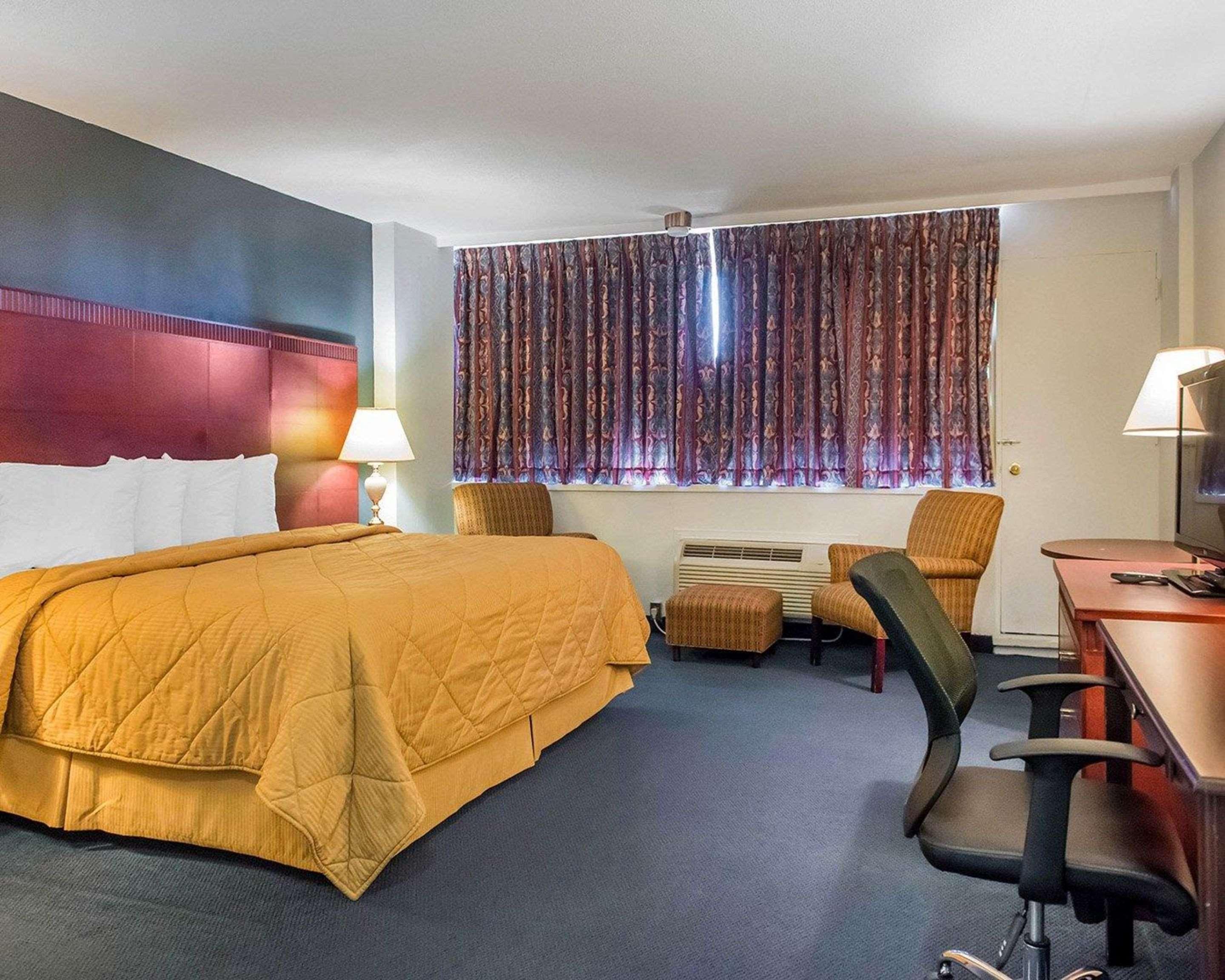 Econo Lodge Smiths Falls Esterno foto