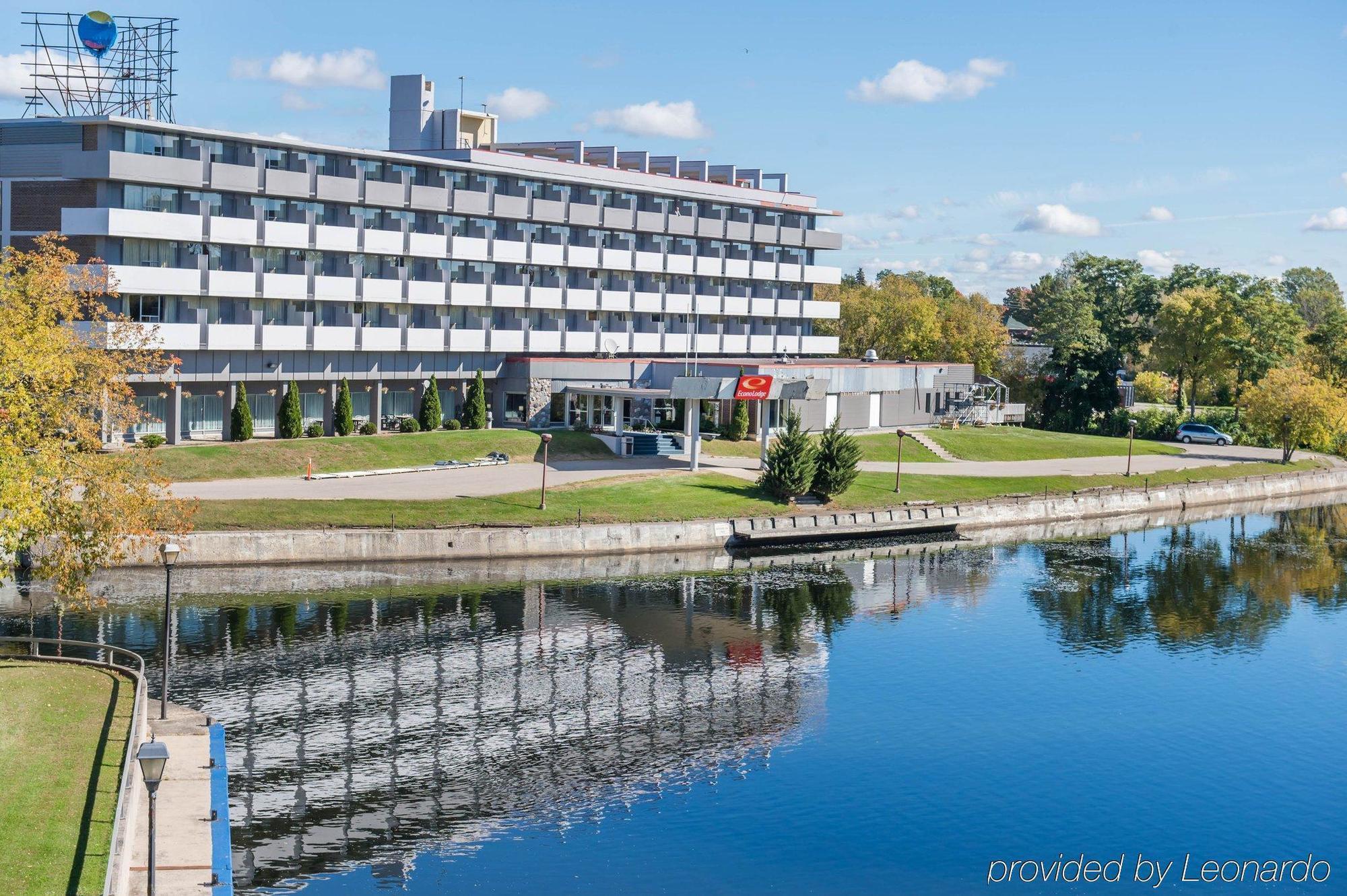 Econo Lodge Smiths Falls Esterno foto