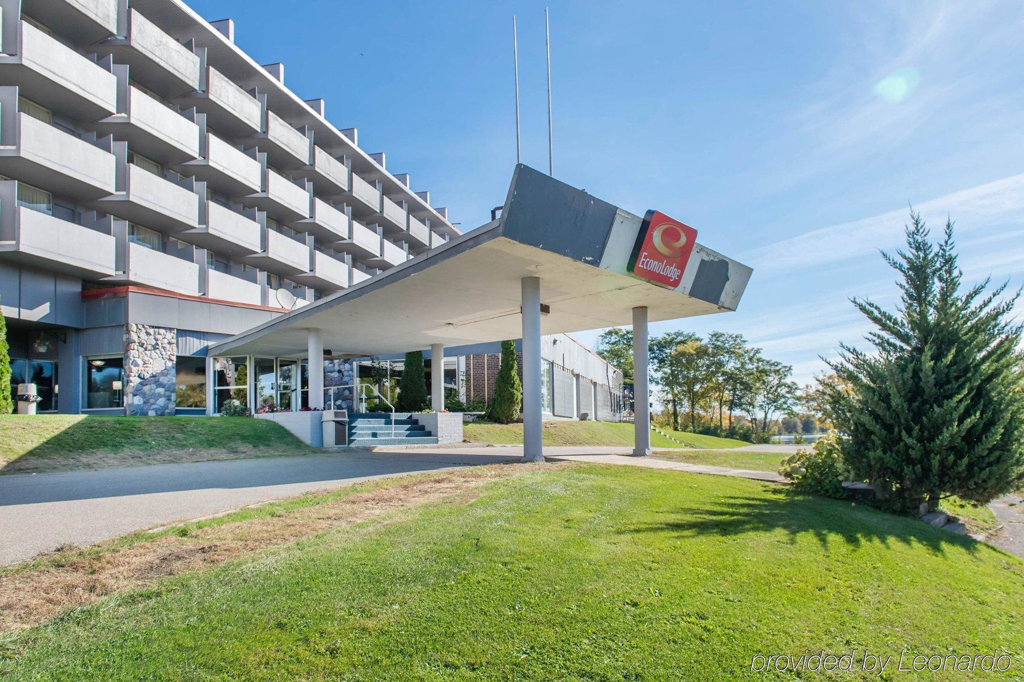 Econo Lodge Smiths Falls Esterno foto