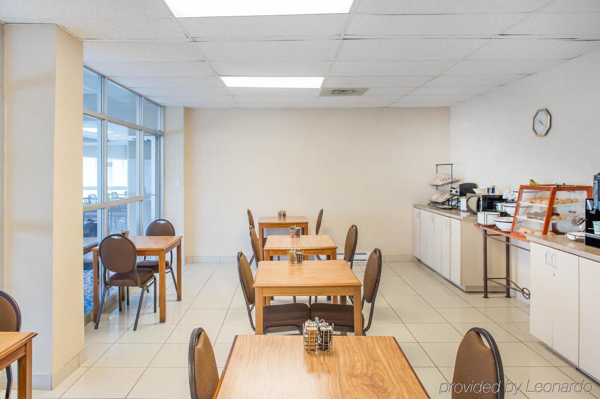 Econo Lodge Smiths Falls Esterno foto