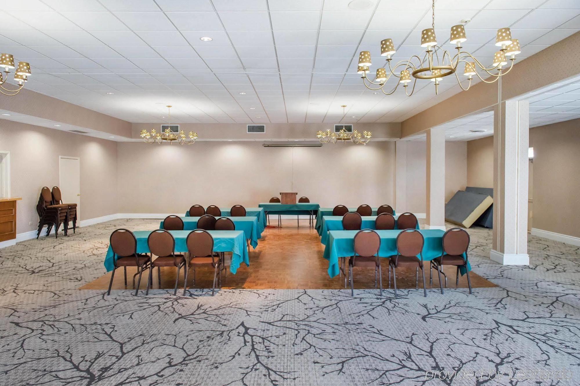 Econo Lodge Smiths Falls Esterno foto